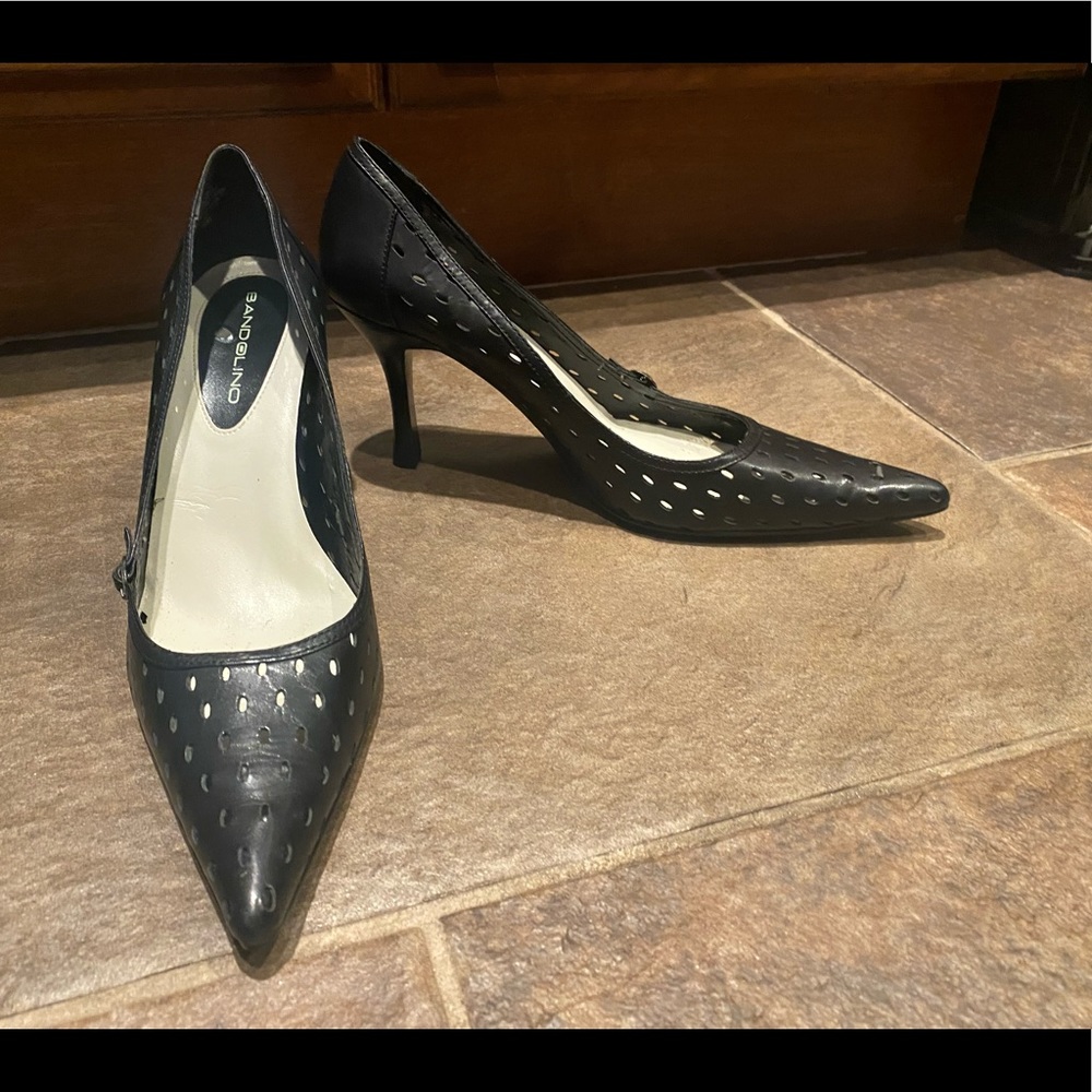 Black pointed toe Bandolino heels. Women’s size 9. New/never worn.